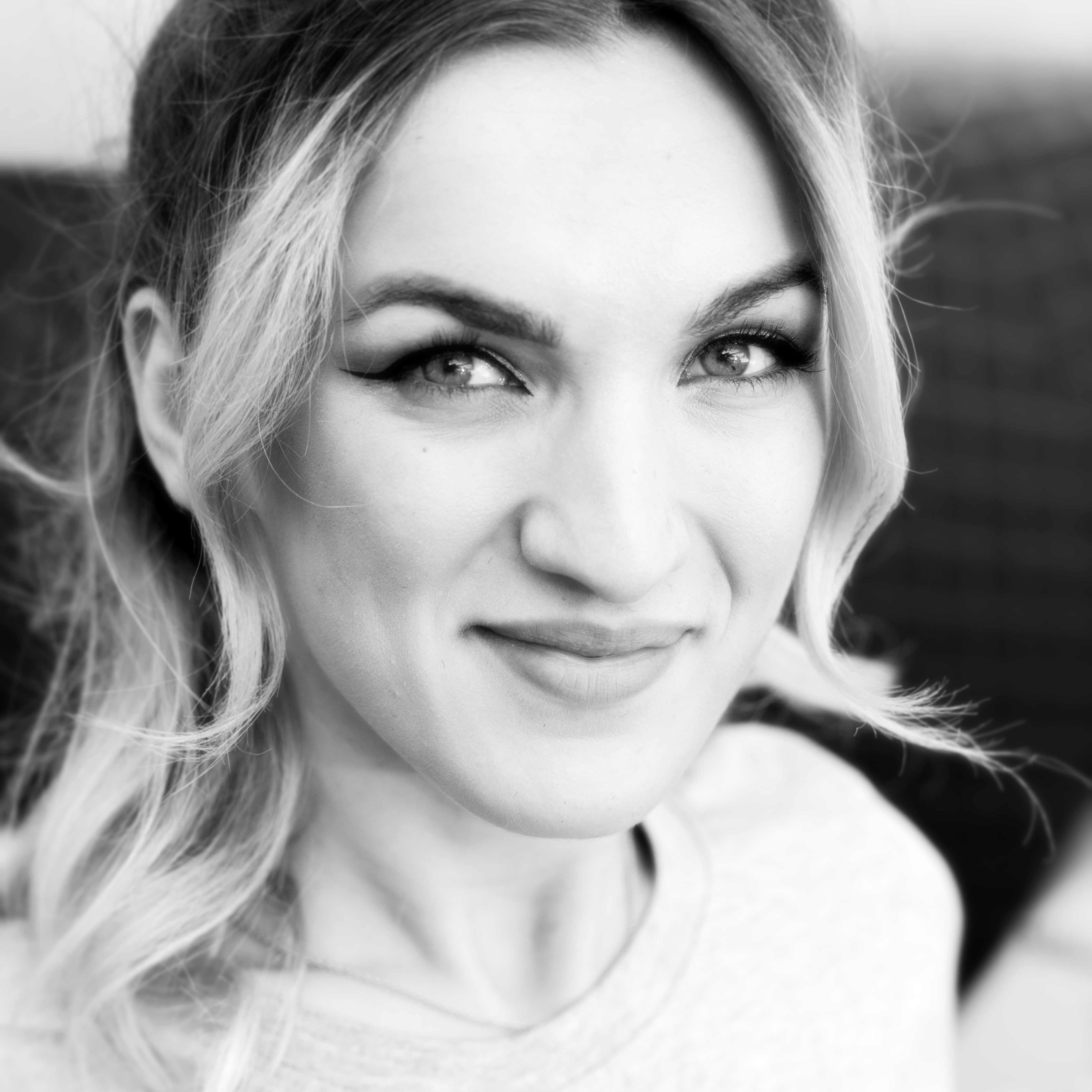 GregoryJohnSalon-Arijana